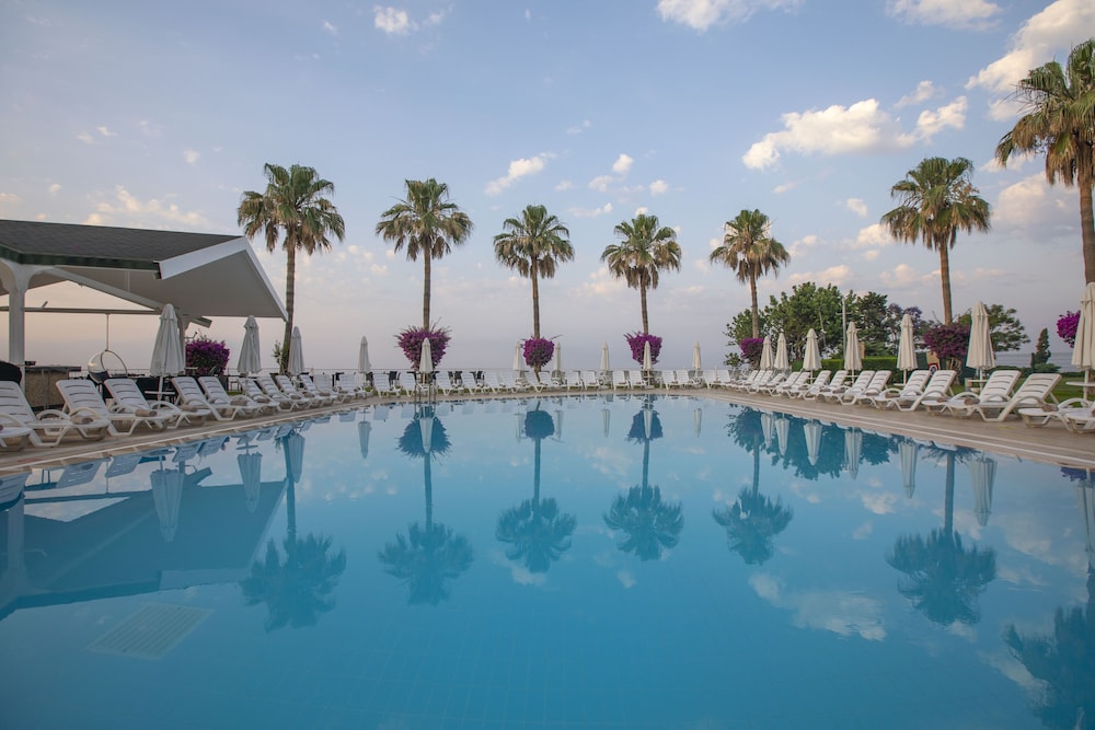 Falcon Hotel — Main photo in Antalya
