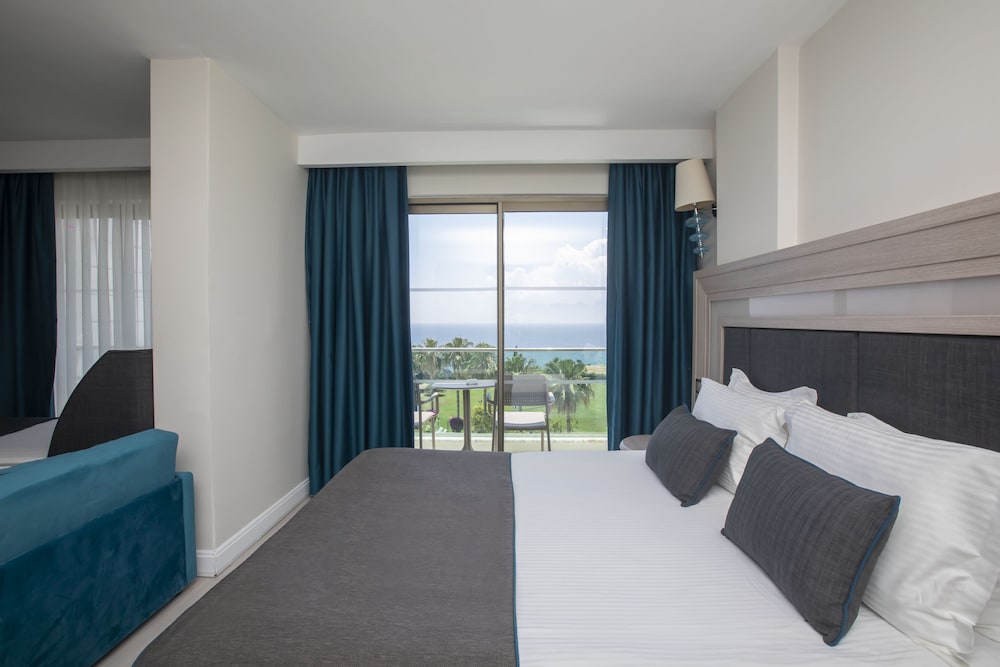 Falcon Hotel — Rooms in Antalya