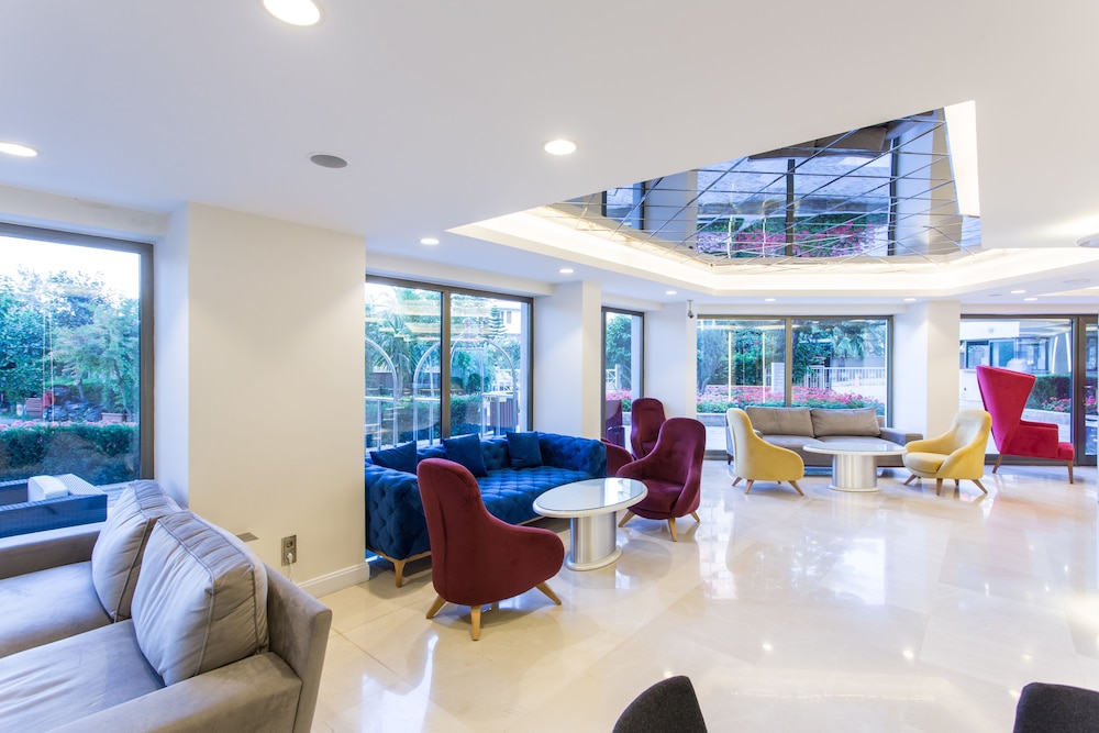 Falcon Hotel — Shared spaces in Antalya