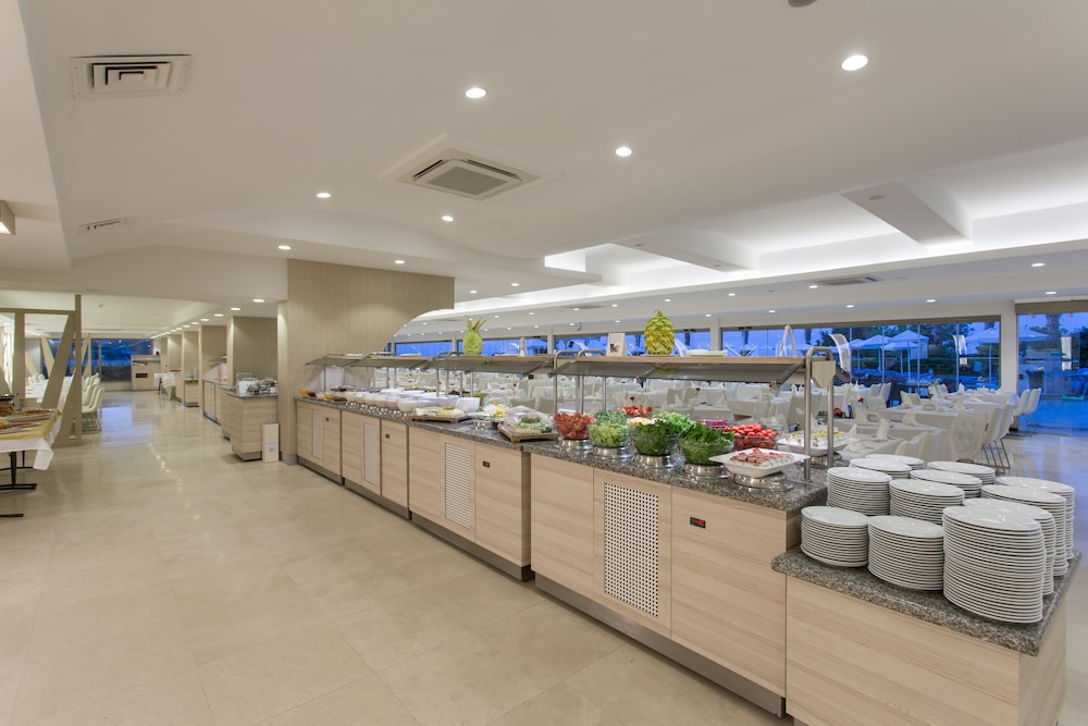 Falcon Hotel — Restaurant in Antalya