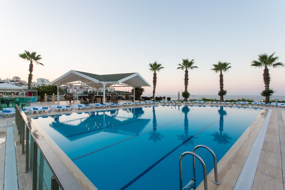 Falcon Hotel — Pool in Antalya