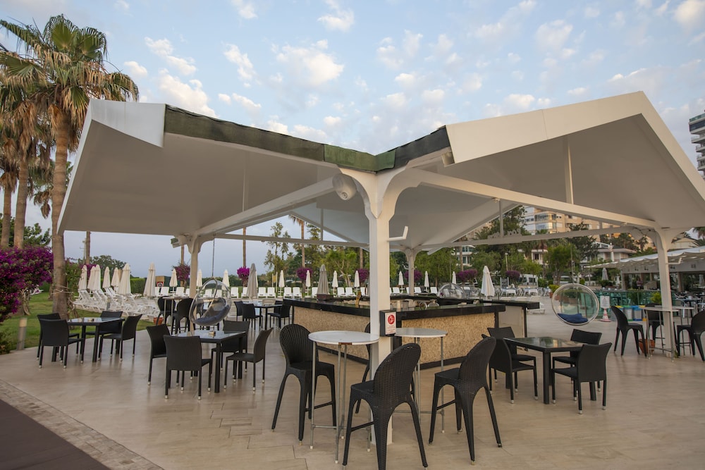 Falcon Hotel — Pool in Antalya