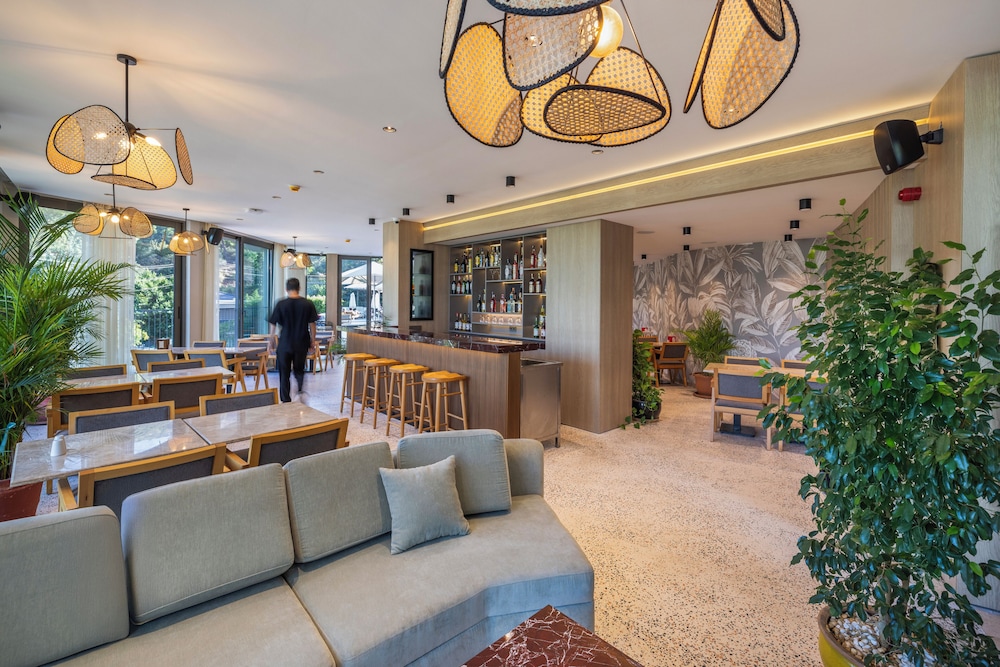 Club Aquarium — Restaurant & bars in İçmeler, Mugla