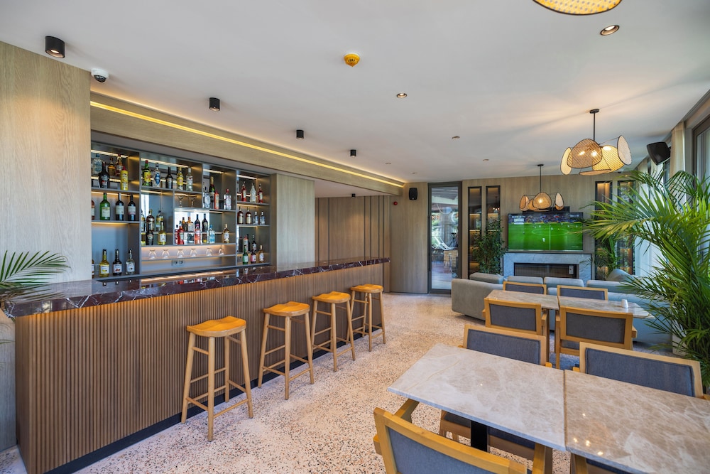 Club Aquarium — Restaurant & bars in İçmeler, Mugla