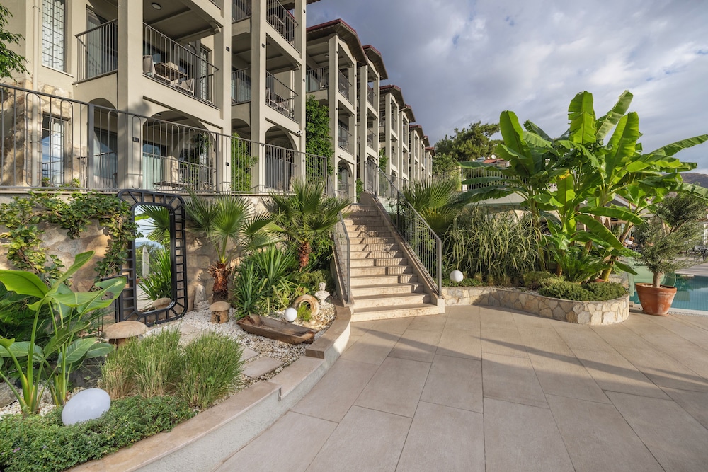 Club Aquarium — Hotel building in İçmeler, Mugla