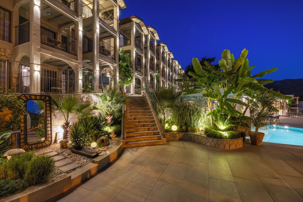 Club Aquarium — Hotel building in İçmeler, Mugla