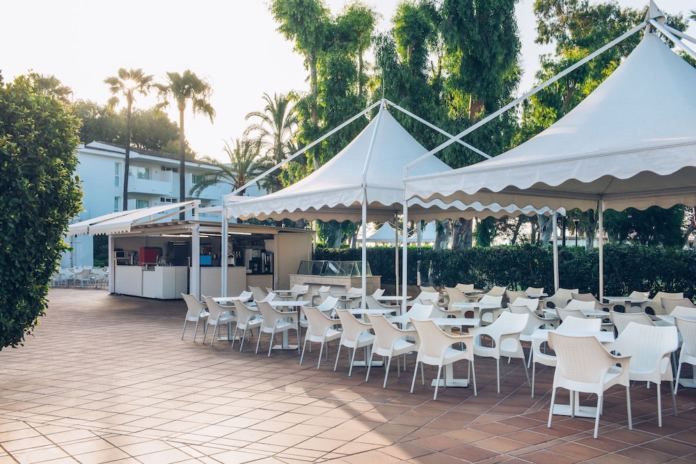 Iberostar Waves Ciudad Blanca — Restaurant & bars in Alcudia, Balearic Islands