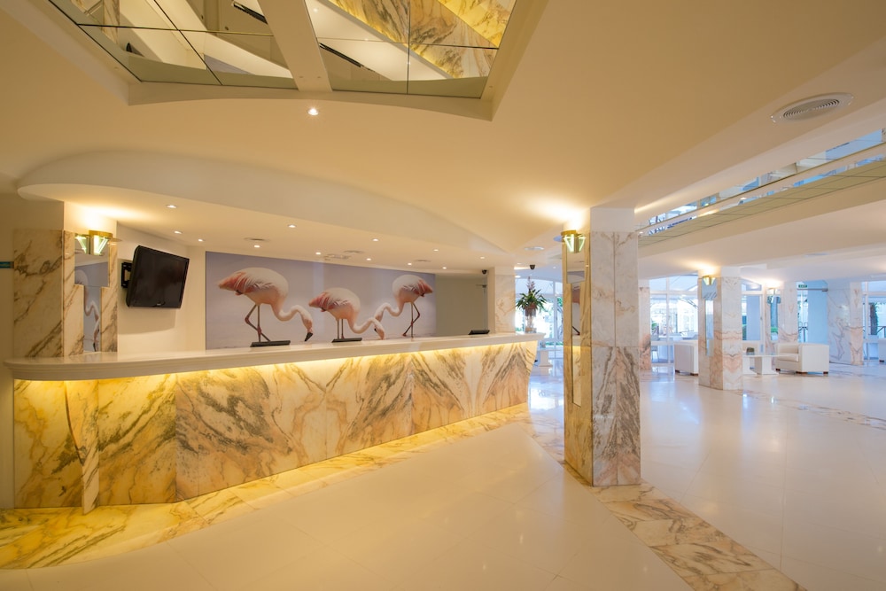 Iberostar Waves Ciudad Blanca — Hotel building in Alcudia, Balearic Islands