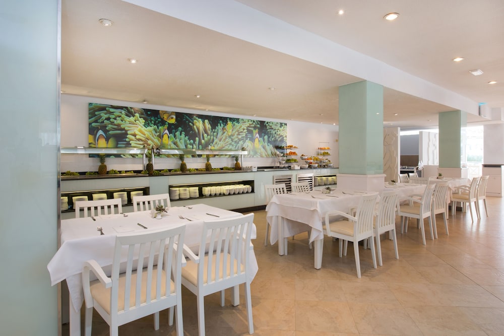 Iberostar Waves Ciudad Blanca — Restaurant & bars in Alcudia, Balearic Islands