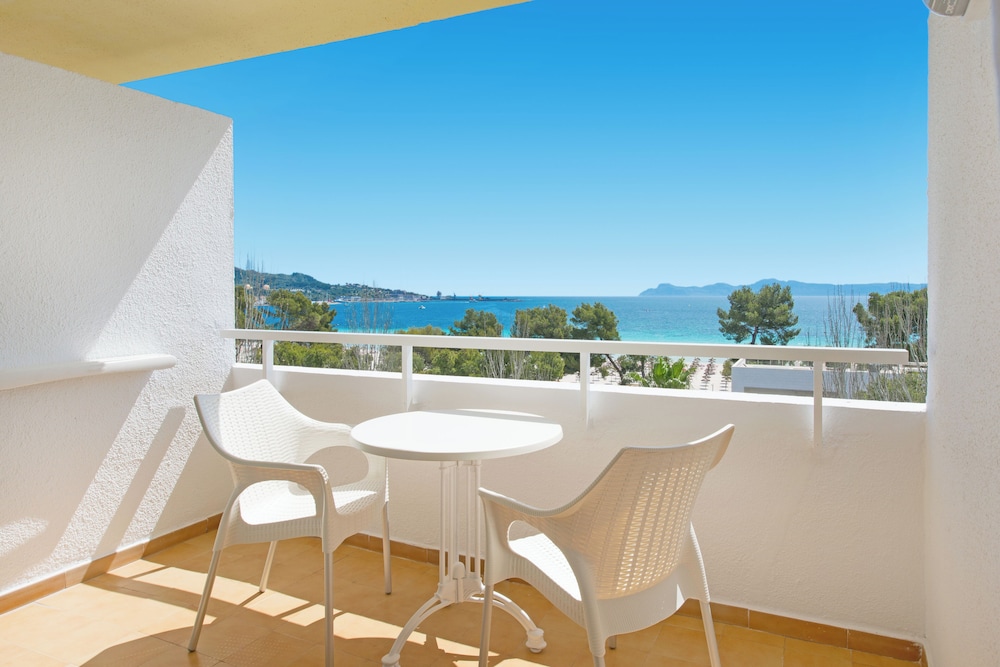 Iberostar Waves Ciudad Blanca — Hotel rooms in Alcudia, Balearic Islands