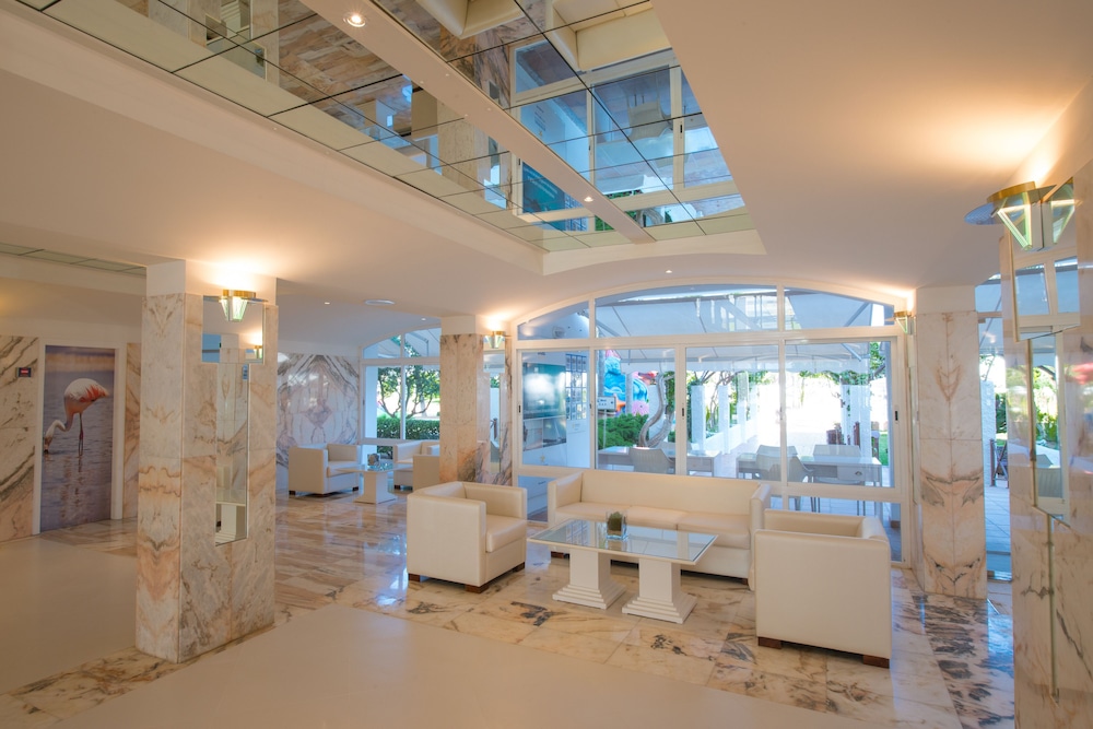 Iberostar Waves Ciudad Blanca — Hotel building in Alcudia, Balearic Islands