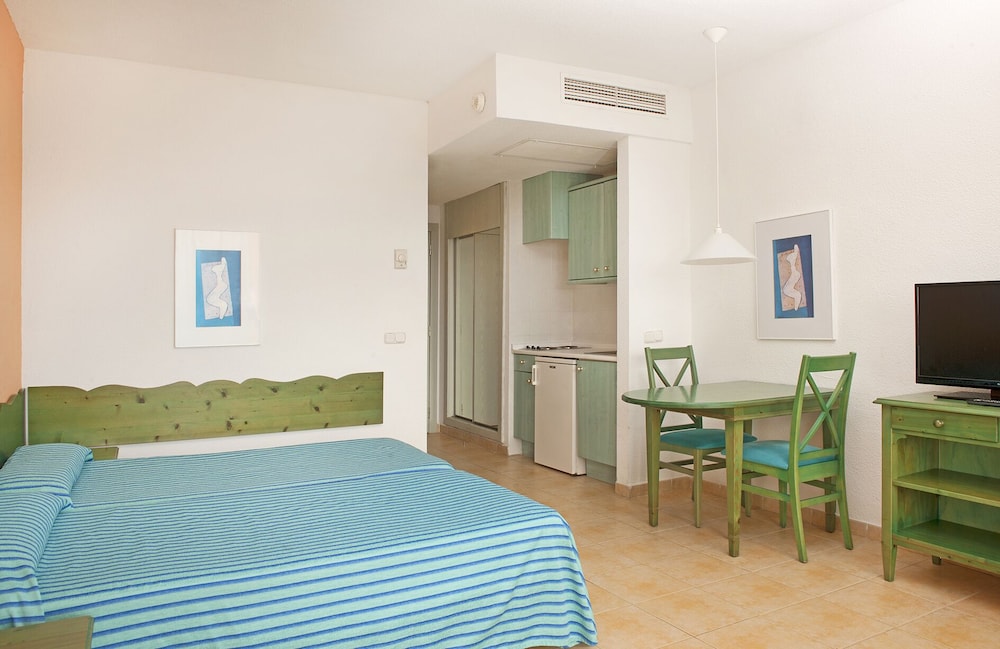 Iberostar Waves Ciudad Blanca — Hotel rooms in Alcudia, Balearic Islands