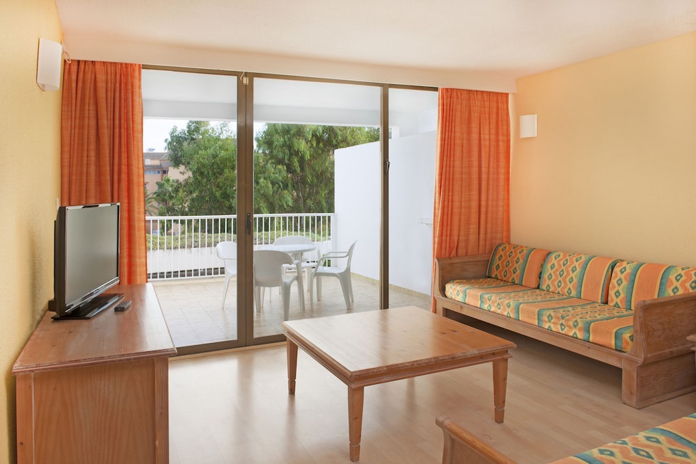 Iberostar Waves Ciudad Blanca — Hotel rooms in Alcudia, Balearic Islands