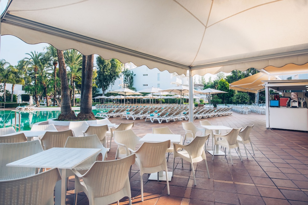 Iberostar Waves Ciudad Blanca — Swimming pool in Alcudia, Balearic Islands