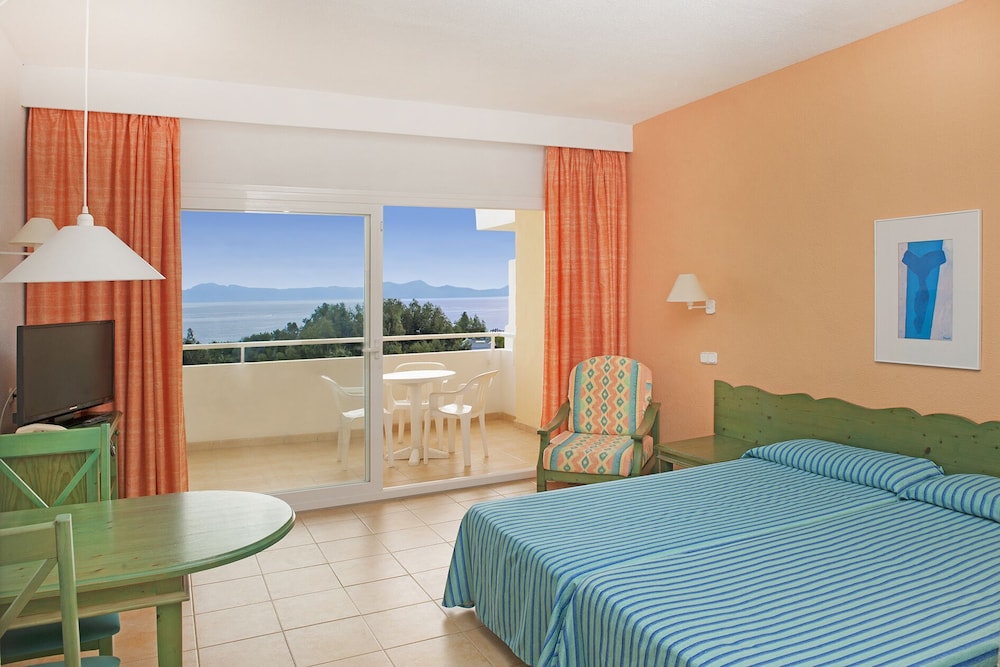 Iberostar Waves Ciudad Blanca — Hotel rooms in Alcudia, Balearic Islands