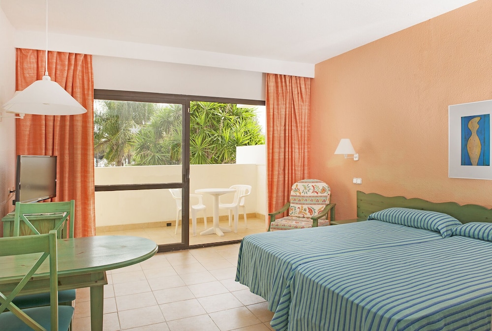 Iberostar Waves Ciudad Blanca — Hotel rooms in Alcudia, Balearic Islands