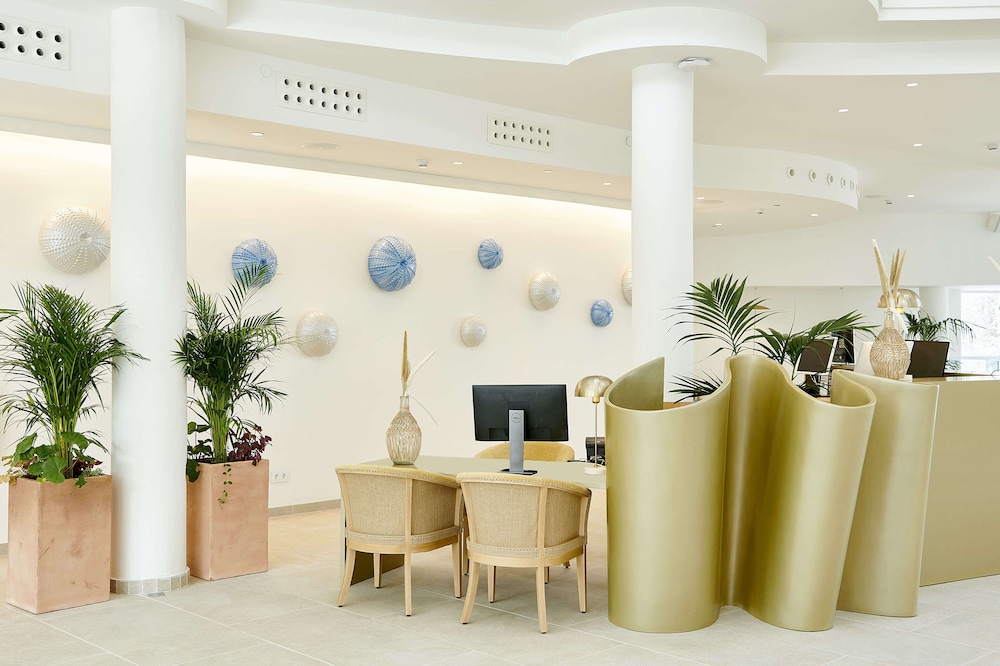 Iberostar Selection Albufera Playa - All Inclusive — Hotel building in Playa de Muro, Balearic Islands