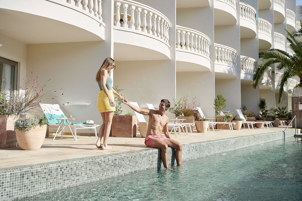 Iberostar Selection Albufera Playa - All Inclusive — Swimming pool in Playa de Muro, Balearic Islands