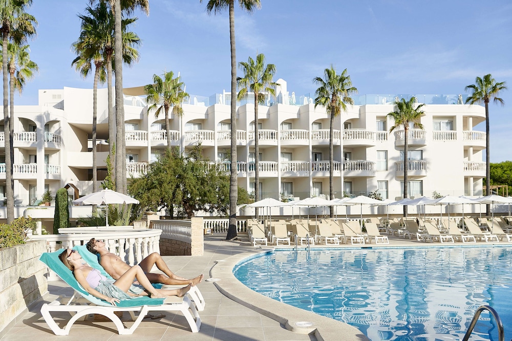 Iberostar Selection Albufera Playa - All Inclusive — Swimming pool in Playa de Muro, Balearic Islands