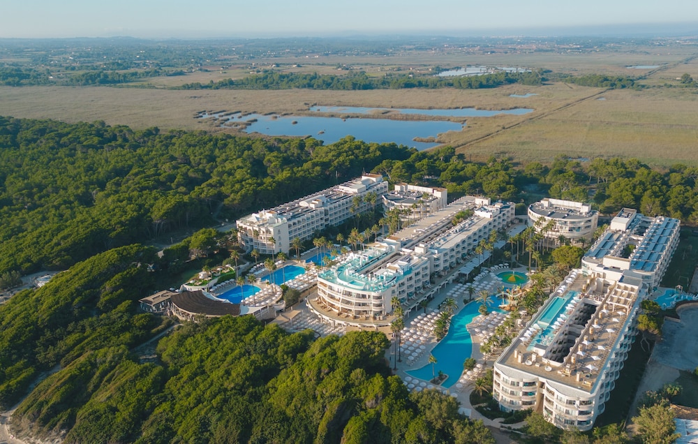 Iberostar Selection Albufera Playa - All Inclusive — Hotel building in Playa de Muro, Balearic Islands