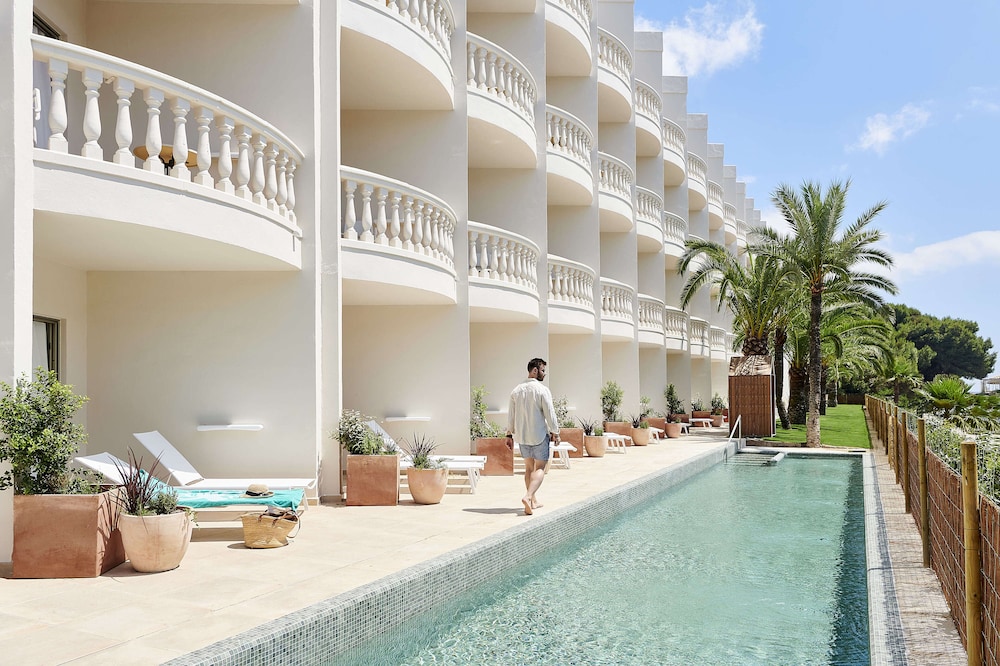 Iberostar Selection Albufera Playa - All Inclusive — Hotel building in Playa de Muro, Balearic Islands