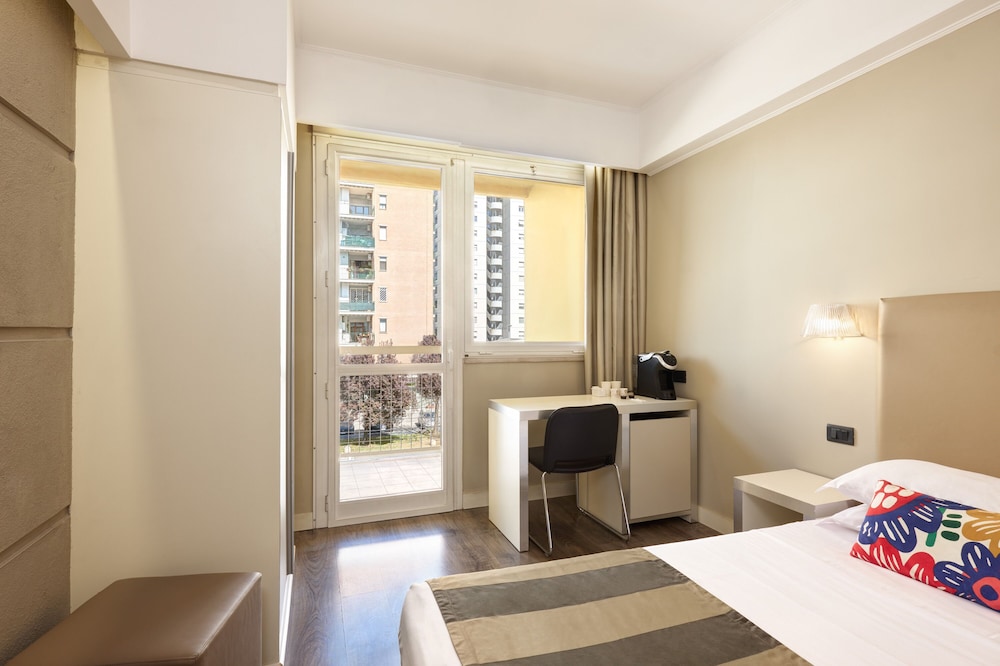 Hotel Roma Tor Vergata — Hotel rooms in Rome, Lazio
