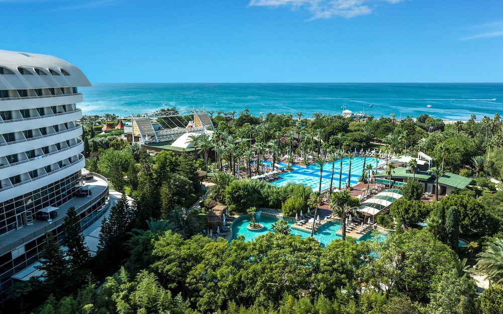 Concorde De Luxe Resort Lara Antalya - Prive Ultra All Inclusive — Swimming pool in Lara