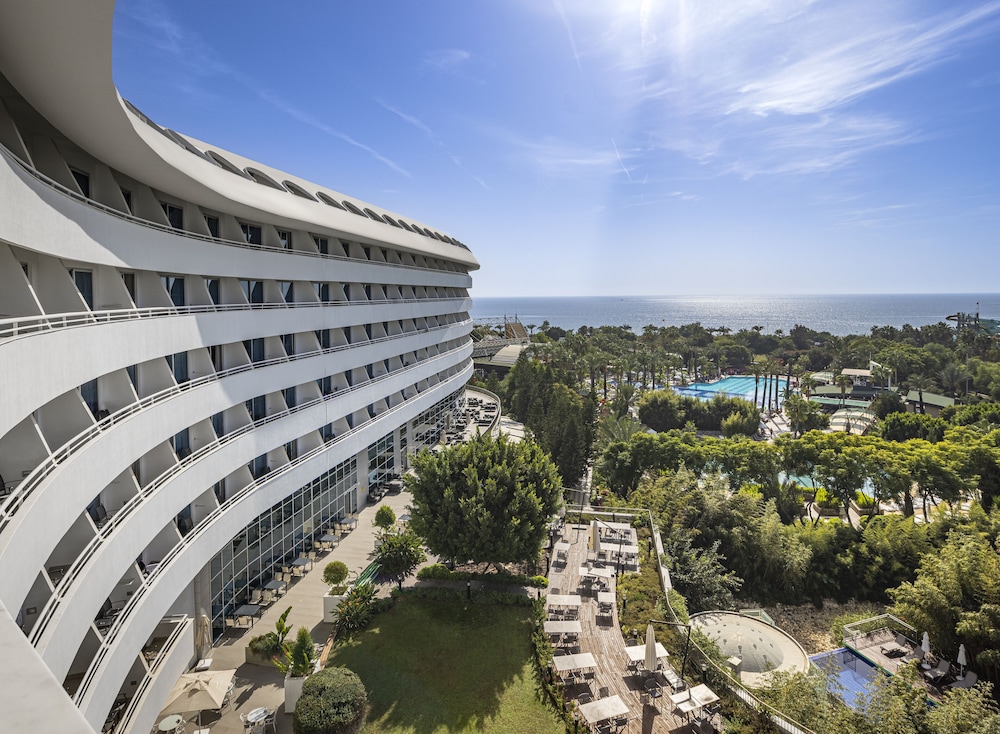Concorde De Luxe Resort Lara Antalya - Prive Ultra All Inclusive — Hotel building in Lara