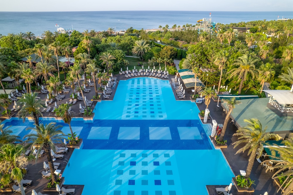 Concorde De Luxe Resort Lara Antalya - Prive Ultra All Inclusive — Swimming pool in Lara