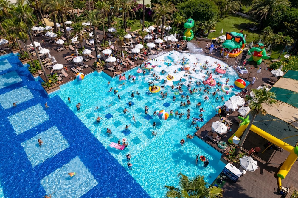 Concorde De Luxe Resort Lara Antalya - Prive Ultra All Inclusive — Swimming pool in Lara