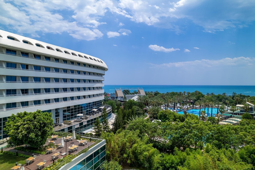 Concorde De Luxe Resort Lara Antalya - Prive Ultra All Inclusive — Hotel building in Lara