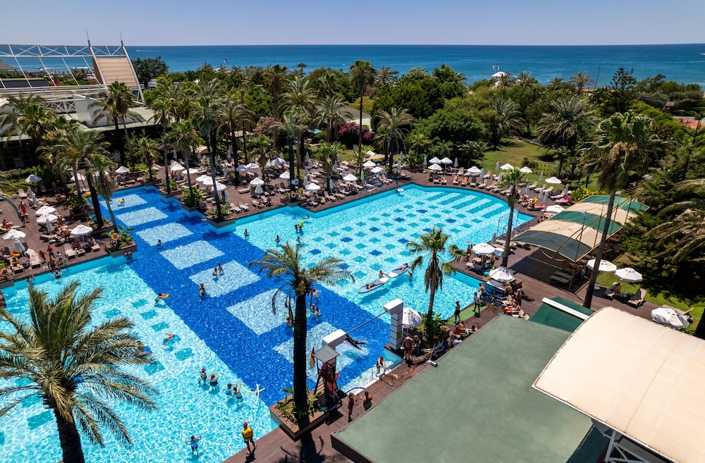 Concorde De Luxe Resort Lara Antalya - Prive Ultra All Inclusive — Swimming pool in Lara