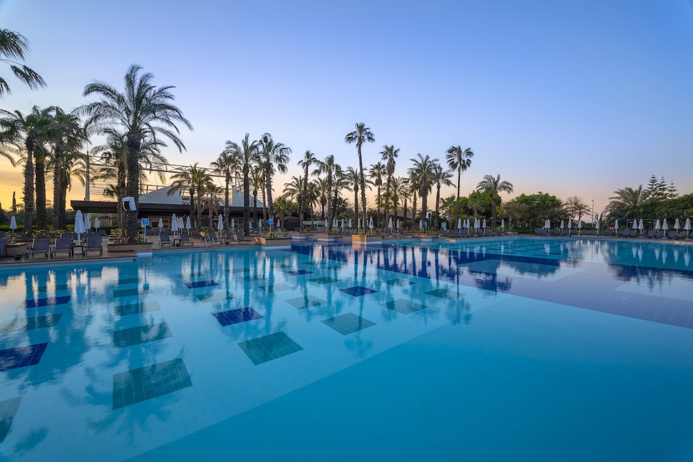 Concorde De Luxe Resort Lara Antalya - Prive Ultra All Inclusive — Swimming pool in Lara