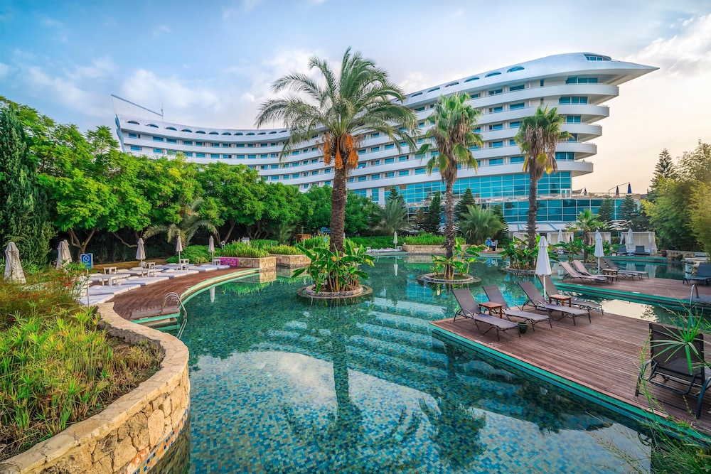 Concorde De Luxe Resort Lara Antalya - Prive Ultra All Inclusive — Swimming pool in Lara