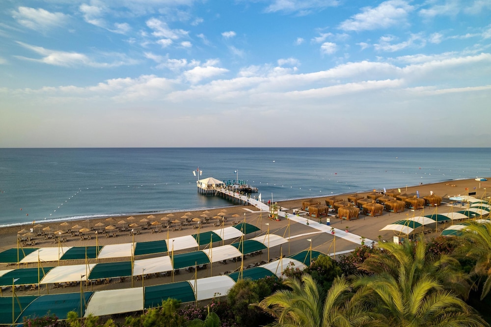 Concorde De Luxe Resort Lara Antalya - Prive Ultra All Inclusive — Beach in Lara