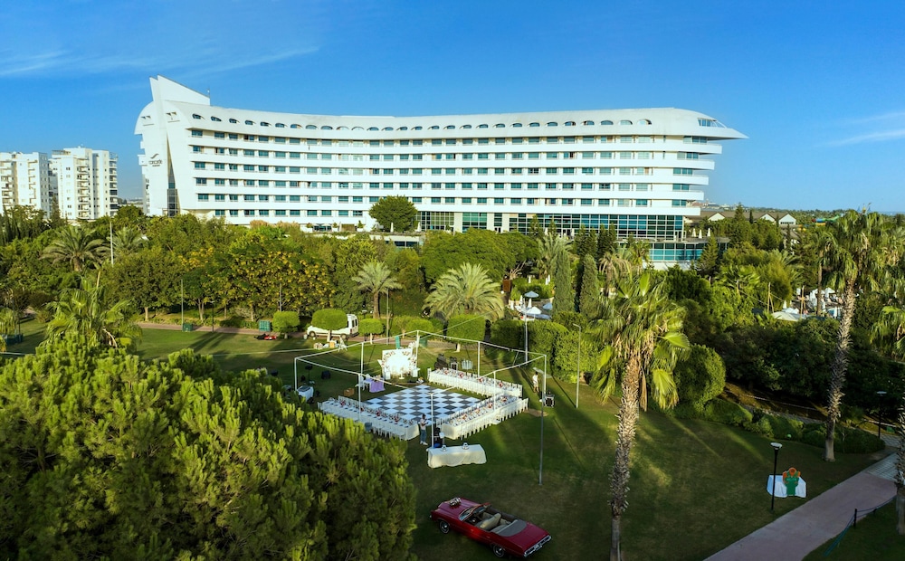 Concorde De Luxe Resort Lara Antalya - Prive Ultra All Inclusive — Hotel building in Lara