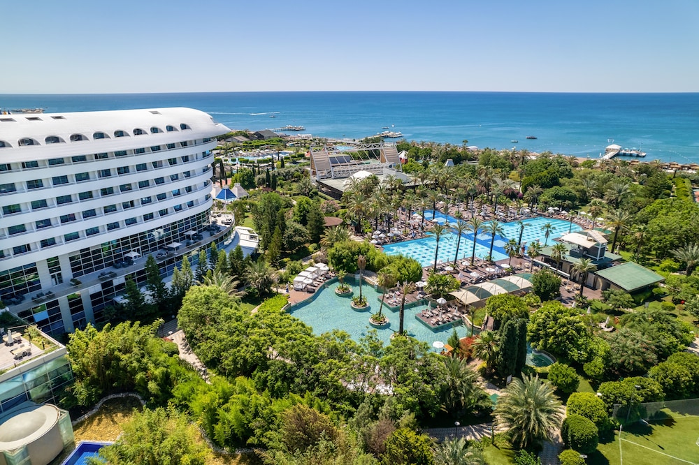 Concorde De Luxe Resort Lara Antalya - Prive Ultra All Inclusive — Swimming pool in Lara