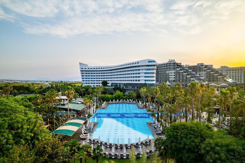 Concorde De Luxe Resort Lara Antalya - Prive Ultra All Inclusive — Swimming pool in Lara