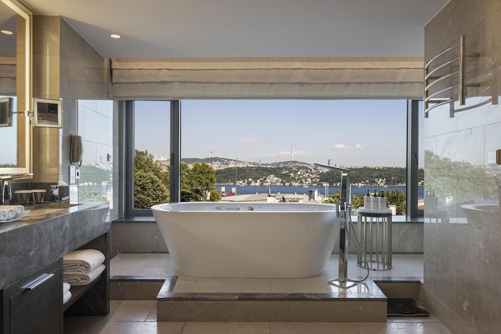 Conrad Istanbul Bosphorus — Hotel rooms in Istanbul, Istanbul