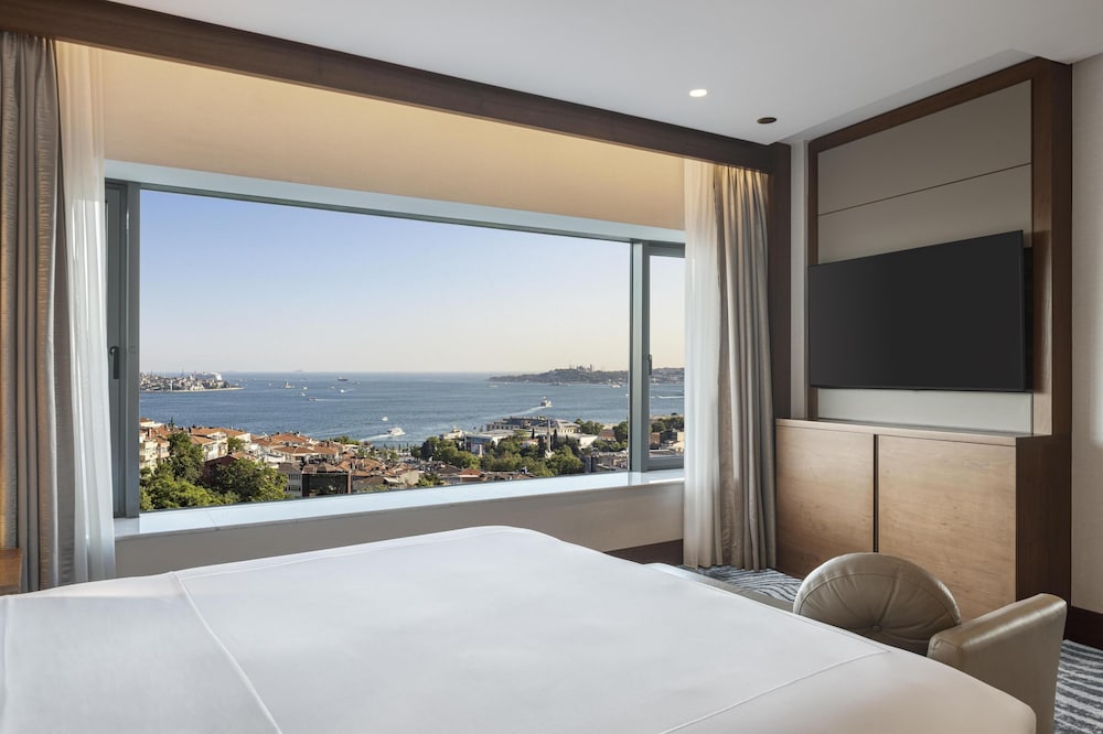 Conrad Istanbul Bosphorus — Hotel rooms in Istanbul, Istanbul