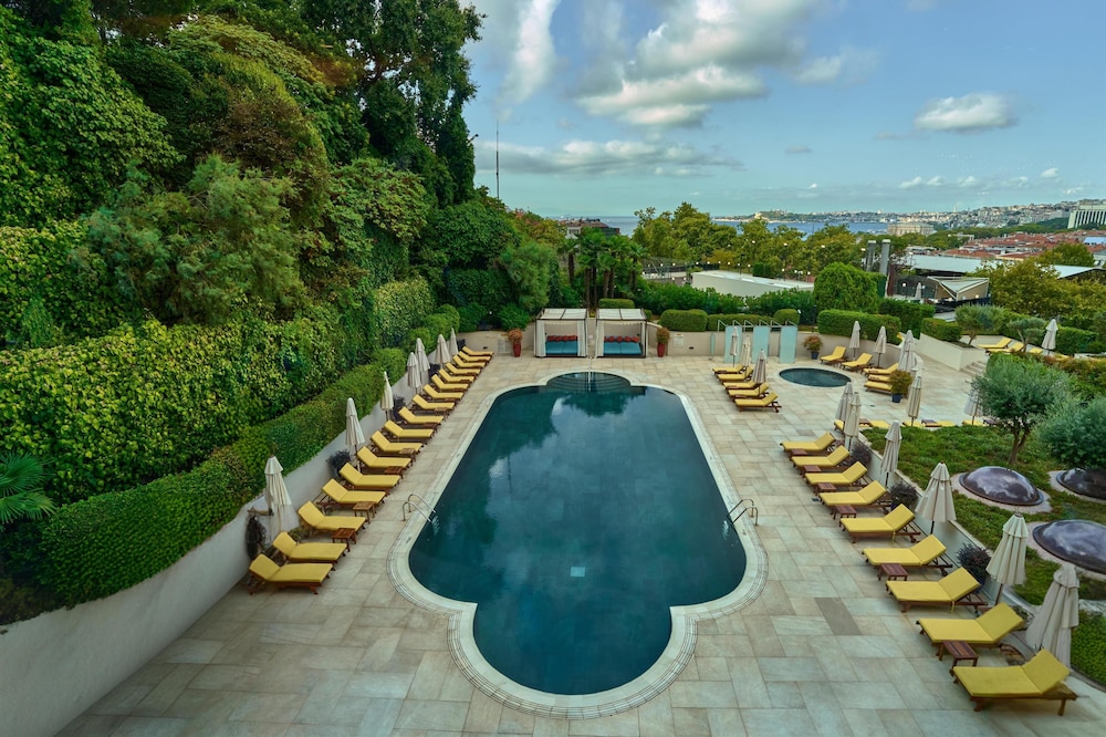 Conrad Istanbul Bosphorus — Swimming pool in Istanbul, Istanbul