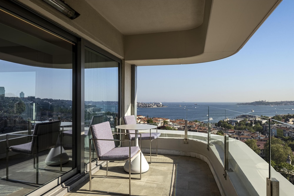Conrad Istanbul Bosphorus — Hotel rooms in Istanbul, Istanbul