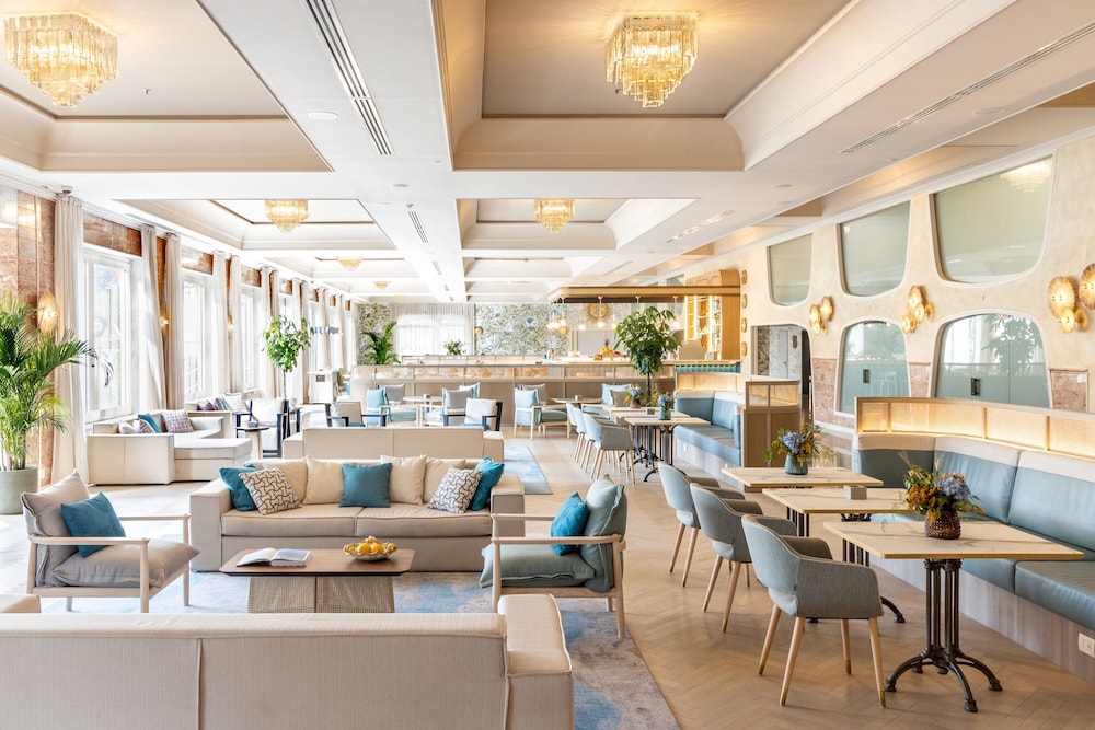 Delta Hotels by Marriott Giardini Naxos — Restaurant & bars in Giardini Naxos, Sicily