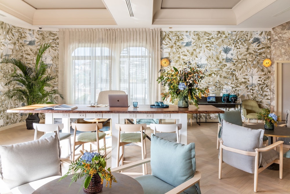 Delta Hotels by Marriott Giardini Naxos — Restaurant & bars in Giardini Naxos, Sicily