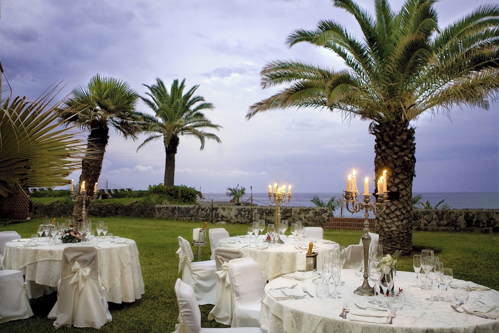 Delta Hotels by Marriott Giardini Naxos — Restaurant & bars in Giardini Naxos, Sicily