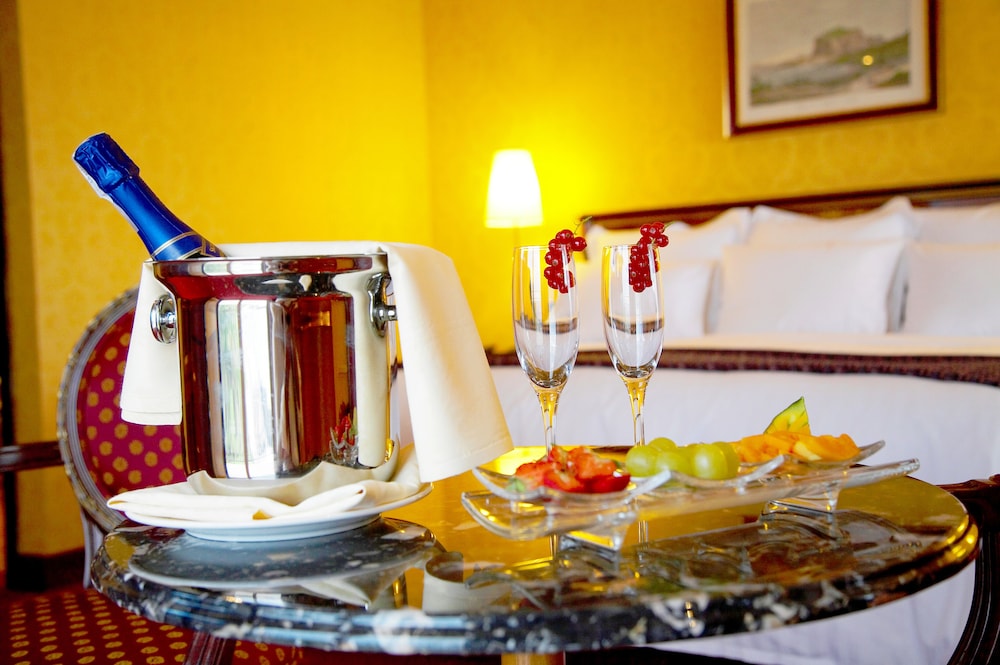 Delta Hotels by Marriott Giardini Naxos — Hotel rooms in Giardini Naxos, Sicily