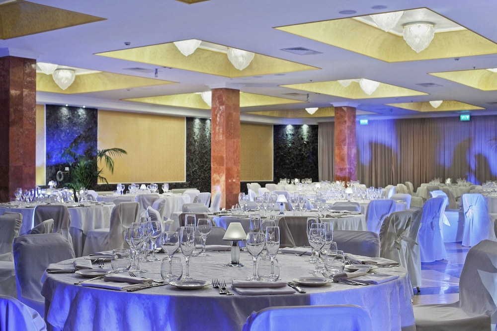 Delta Hotels by Marriott Giardini Naxos — Restaurant & bars in Giardini Naxos, Sicily