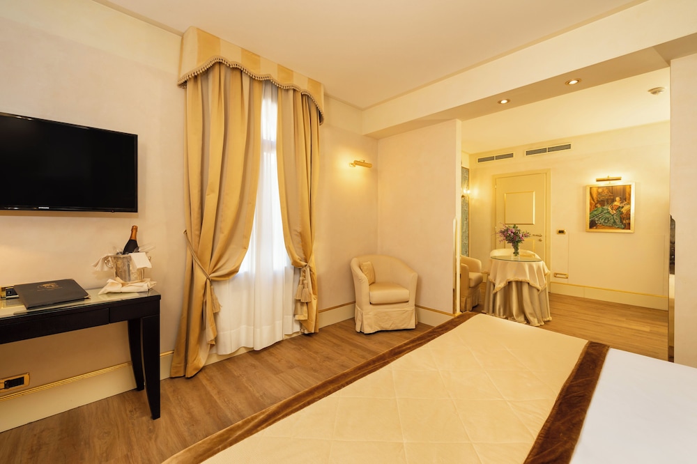 Hotel A LA Commedia — Hotel rooms in Venice, Veneto