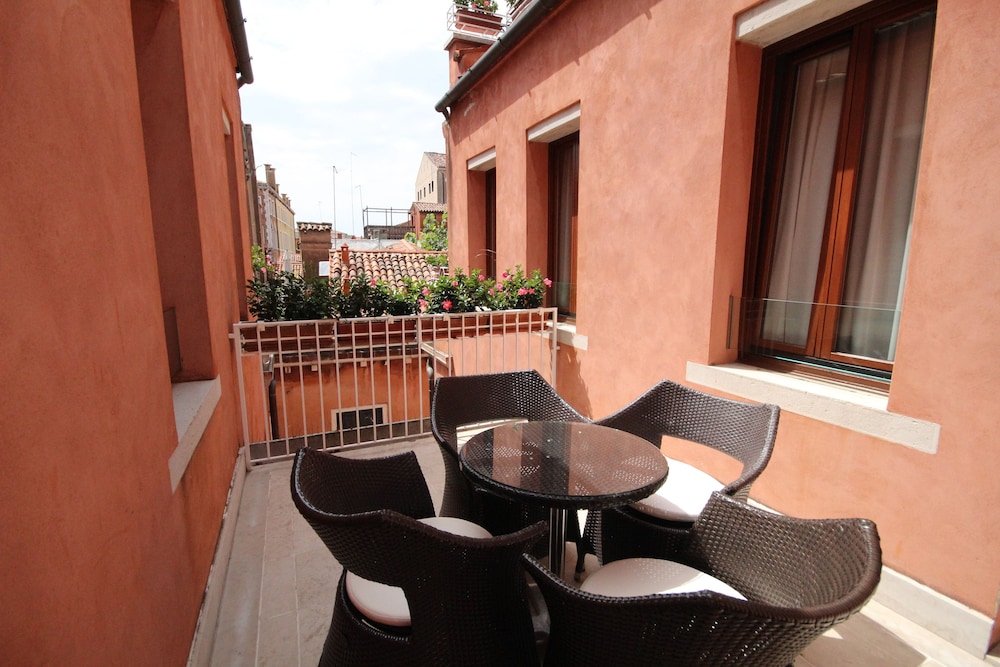 Hotel A LA Commedia — Hotel building in Venice, Veneto