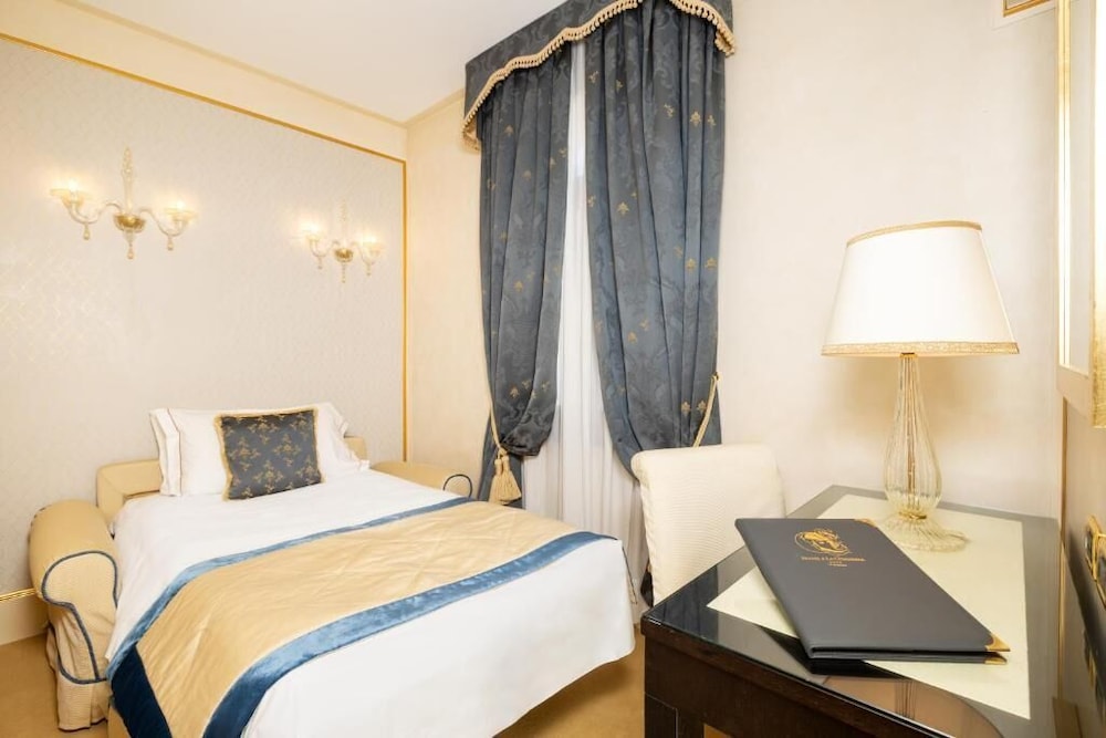 Hotel A LA Commedia — Hotel rooms in Venice, Veneto